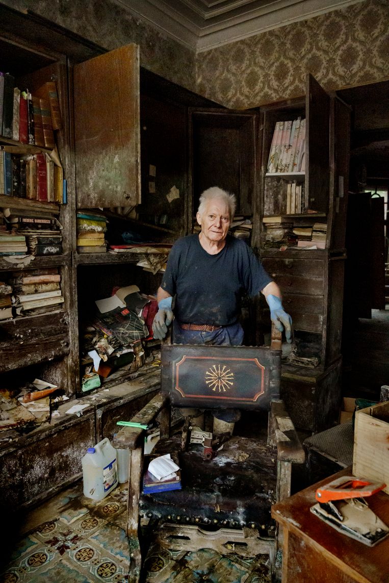 Legentil Maritano: ‘Ik zal weinig kunnen redden, maar deze stoel wil ik echt niet verliezen.’ Beeld © Eric de Mildt