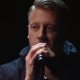 Macklemore verrast met geëngageerd protestlied in 'The Late Show': 'White Privilege II' (filmpje)