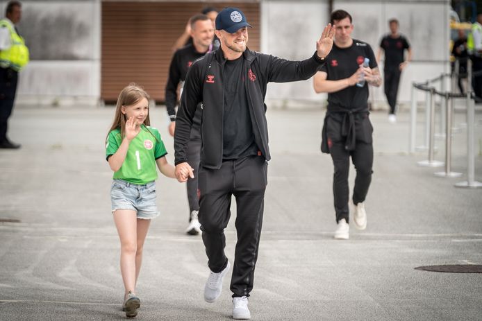 Kasper Schmeichel met zijn dochter.