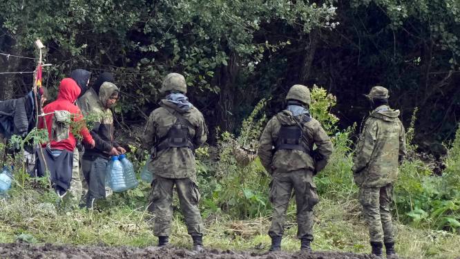 La Pologne va ajouter 2.500 soldats à la frontière avec le Bélarus pour contenir les migrants