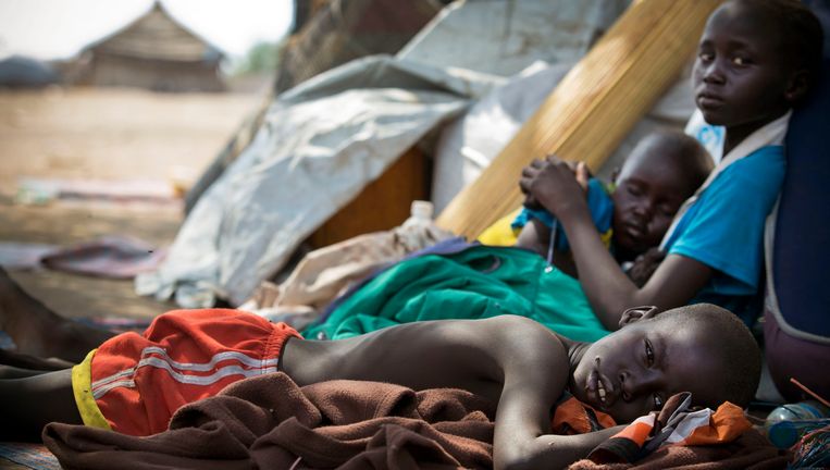 Soedanese vluchtelingen uit Bor hebben onderdak gevonden in een vluchtelingenkamp. Beeld REUTERS