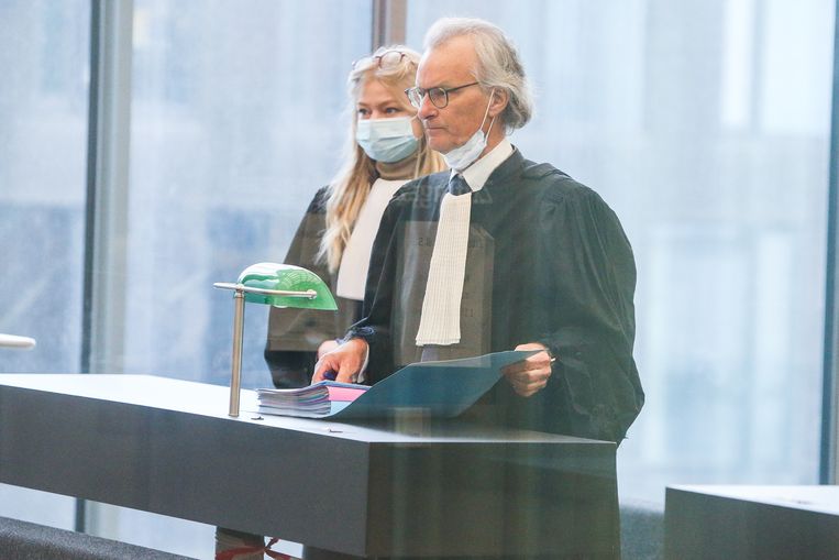 Hans Rieder vertegenwoordigt Jeff Hoeyberghs voor de correctionele rechtbank. 
 Beeld Photo News