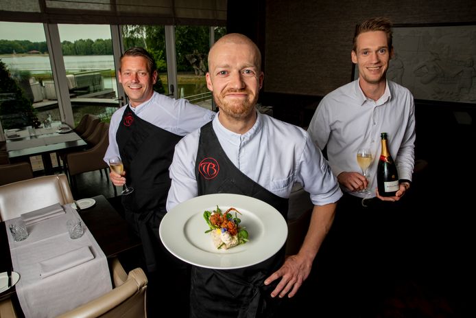 Vlnr Heine Ruitenbeek chef-kok, Ricardo Rozema sous-chef, Dirk Jan Driever F&B supervisor.