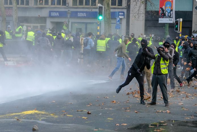 Gele Hesjes in Brussel bij een vorige betoging die er niet vreedzaam aan toeging.