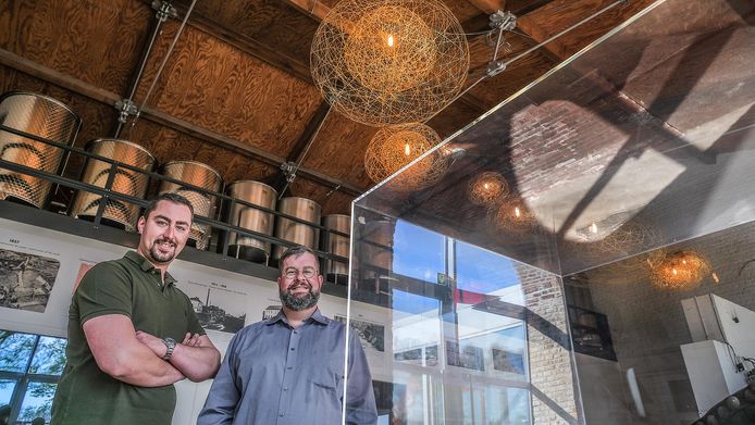 Tim Veys en zakenpartner Michiel D'Hondt in het oude pompgebouw.