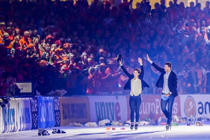 Ireen Wüst en Sven Kramer nemen afscheid in Thialf.
