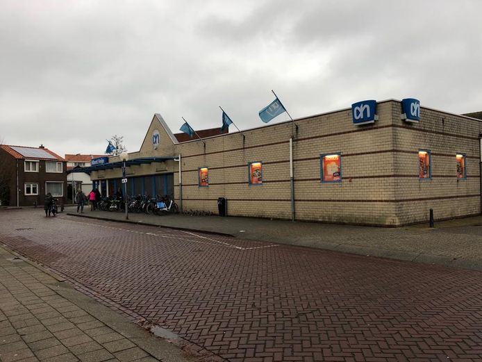 De Albert Heijn aan de Oude Torenstraat. De dorpsraad van Yerseke vindt dat het dorp groot genoeg is voor een tweede supermarkt.