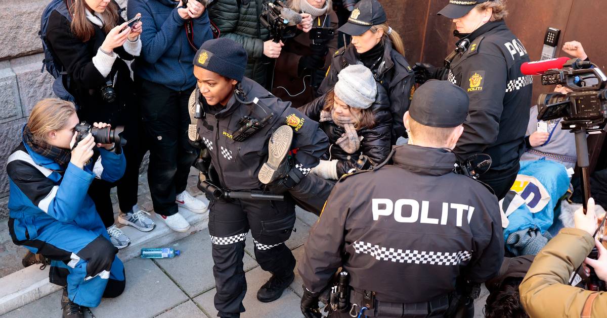 Politiet fjerner Greta Thunberg fra lockdown for norsk departement |  Nyheter