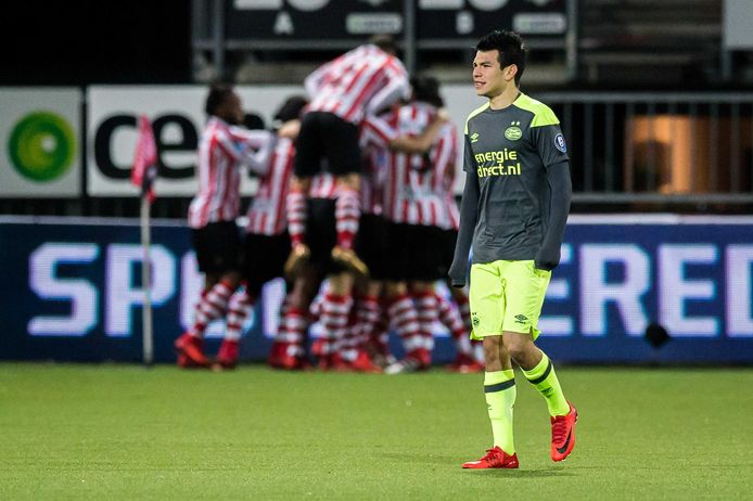 Hirving Lozano treurt tegen Sparta.