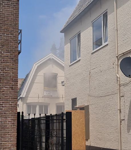 Brandweer rukt uit voor woningbrand aan de Klomp in Enschede
