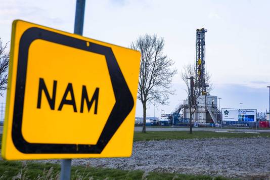 Om het aardbevingsgevaar terug te dringen mag de NAM dit jaar nog maar 24 miljard kubieke meter gaswinning in Groningen. Ruim de helft minder dan de 52 mld kubieke meter uit 2013. Volgens veel Groningers is het echter nog steeds veel te veel.