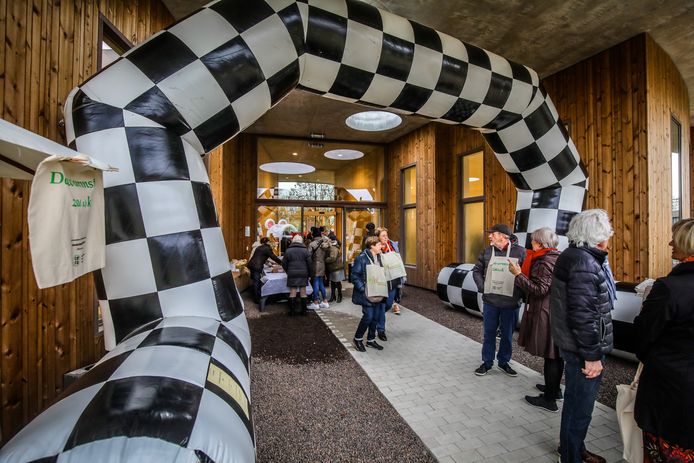 Tijdens het openingsfeestje kwamen 1.500 mensen een kijkje nemen.