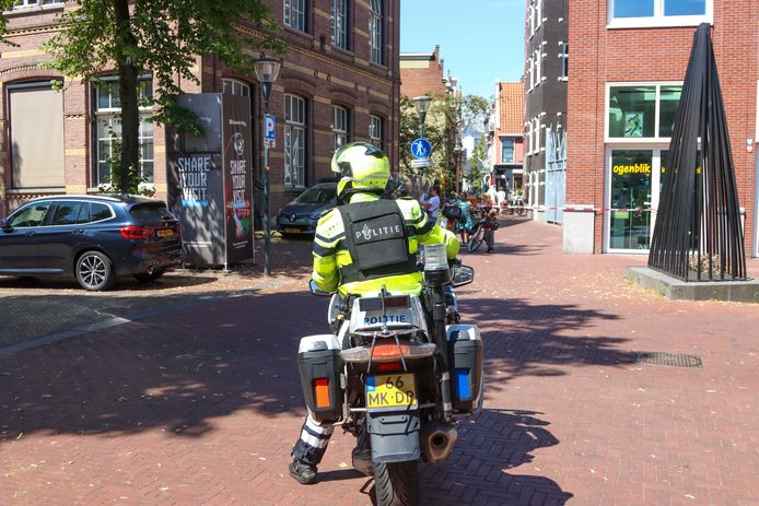 De dreiging rond het provinciehuis in Leeuwarden is voorbij. Dat meldt de politie zo'n twee uur nadat ze rond het middaguur een ‘serieuze dreiging’ binnenkreeg.