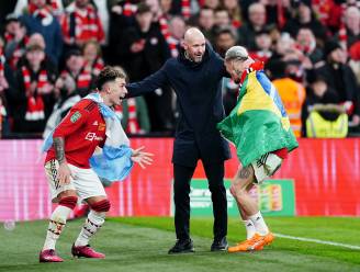 Man United pakt eerste prijs in zes jaar, dansende Ten Hag tot de orde geroepen door grappende Roy Keane: “Je zou ontslag moeten nemen”