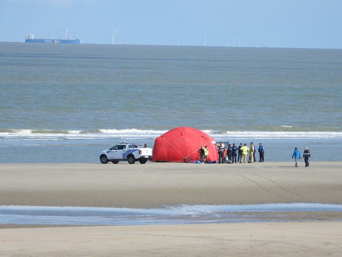 Lichaam aangespoeld op strand De Haan.