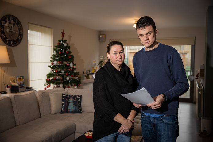 Ook Elke De Coensel (40) en Tom Van Acker (33) uit Zottegem worden gedwongen om snel een andere leverancier te vinden.