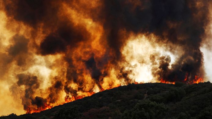 De natuurbranden in Californië zijn weer groter geworden. Gisteren kwamen er weer zeventien nieuwe brandhaarden bij.