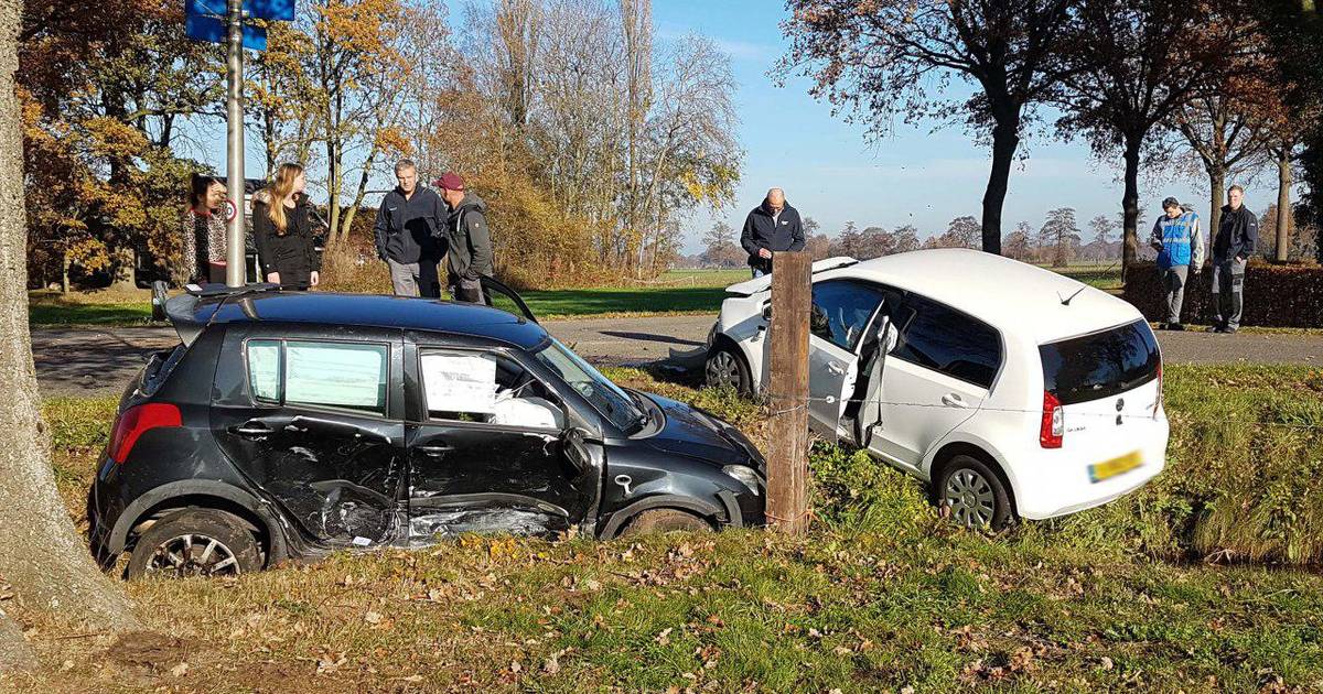 Gewonde bij botsing op kruising in Dalfsen.