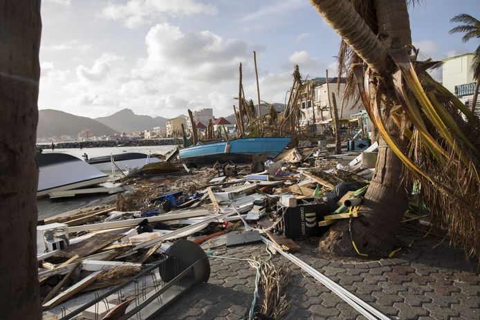 Orkaan Irma richt een ravage aan in de haven op Sint-Maarten