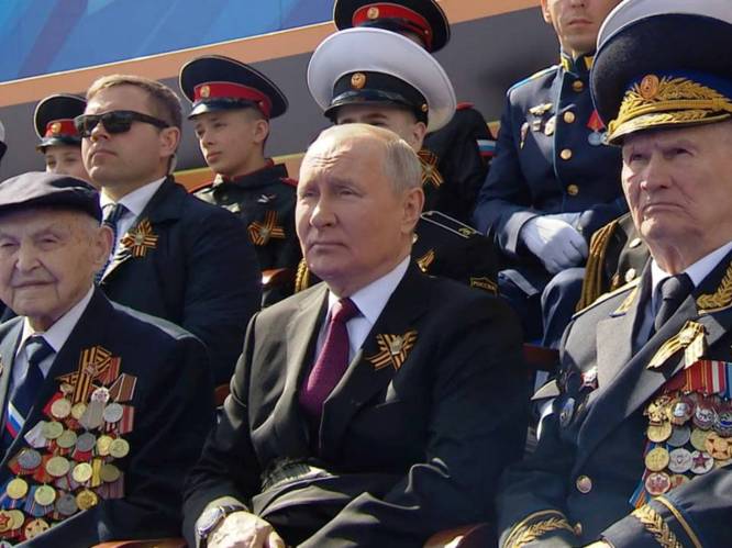 Veteranen die naast Poetin zaten tijdens defilé blijken helemaal niet tegen nazi's gevochten te hebben tijdens Wereldoorlog II