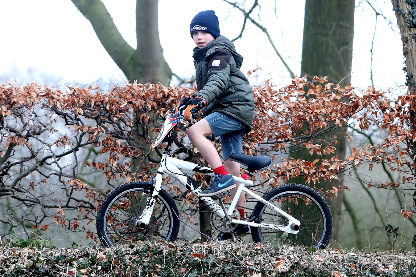Saga licht Kikker Jayden (9) is koning in dragen van korte broek, ook bij vorst | Foto |  gelderlander.nl