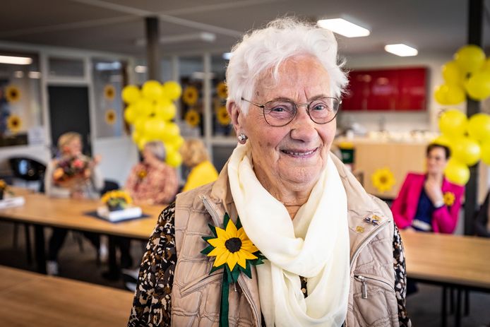 De 90-jarige Riky Evers is 60 jaar vrijwilliger bij de Zonnebloem. „Maar nu is het mooi geweest.”