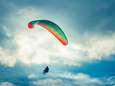 Paraglider komt in Oostenrijk in onweer terecht en wordt 1,5 kilometer de lucht ingezogen, om wat later in tweede onweerswolk te belanden