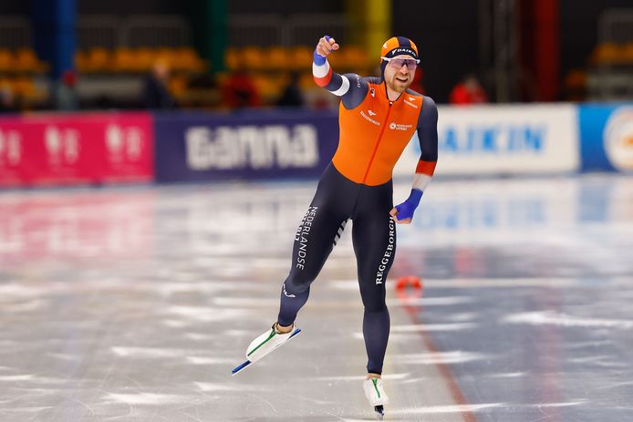 Wesley Dijs komt tevreden over de finish.