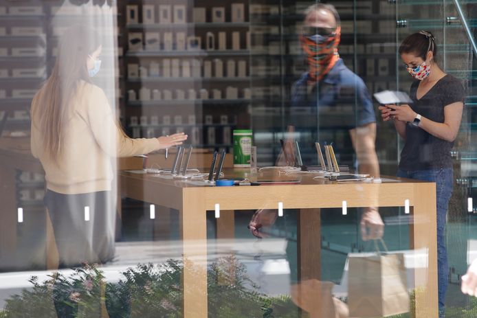 Een Apple store in Los Angeles, waar de retailwinkels van de tech-gigant alweer open zijn. De Brusselse winkel gaat donderdag weer open.