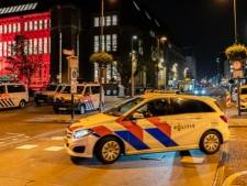 Politiebiker stopt dronken scooteraar die op de Neude toeterend door het publiek reed