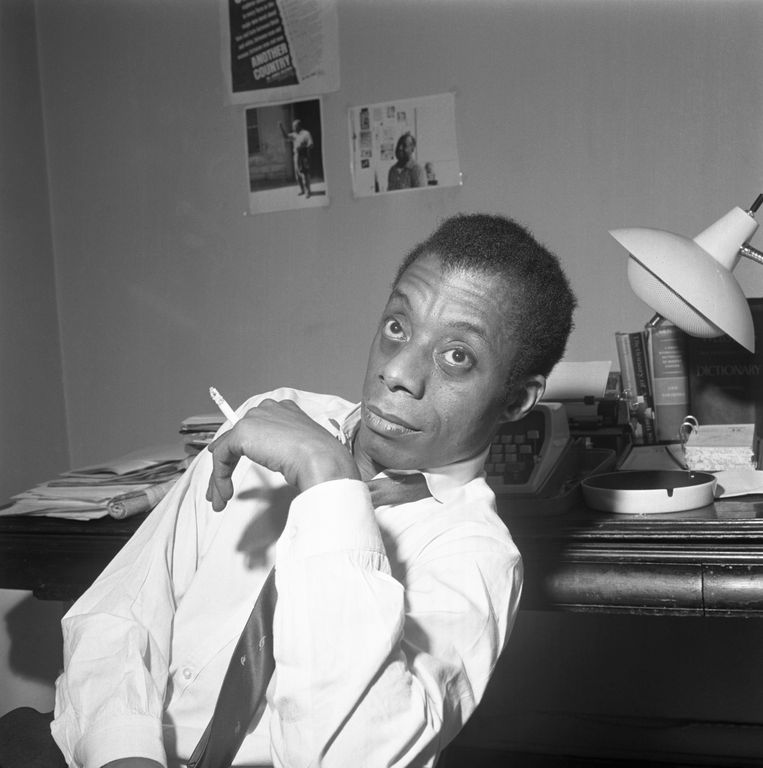 De schrijver James Baldwin, één van Brando’s eerste minnaars: ‘Hij gaf me het gevoel dat ik niet zo lelijk was als iedereen zei.’ Beeld Bettmann Archive