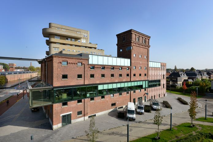De centrale redactie van De Twentsche Courant Tubantia is gevestigd aan de Lonnekerspoorlaan in Enschede.