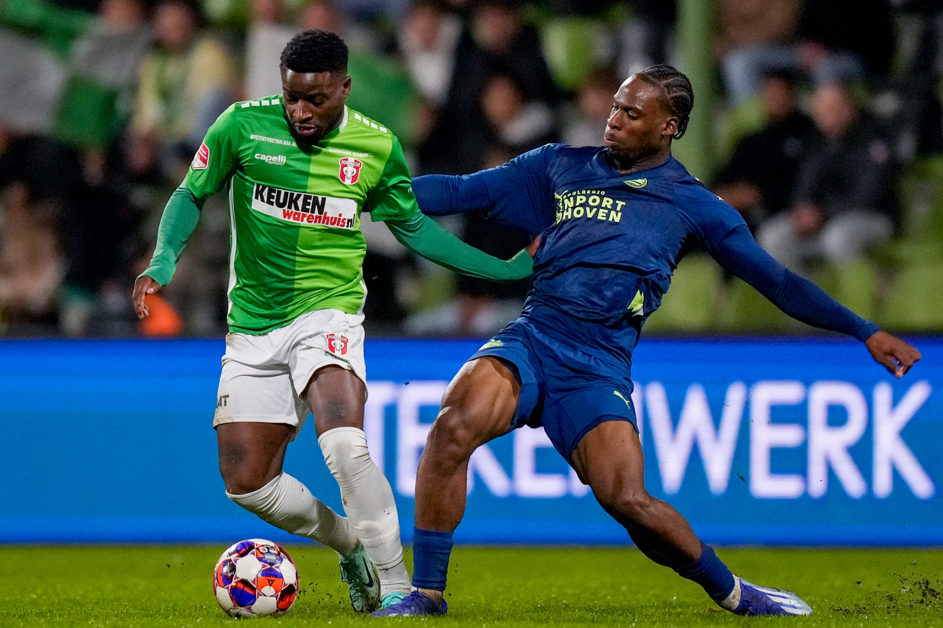 Talent Emmanuel van de Blaak (18) vindt de weg omhoog met Jong PSV