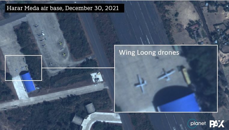 Satellietbeeld van twee Chinese Wing Loong drones op een Ethiopische luchtmachtbasis. Beeld PlanetSkySat satelliet
