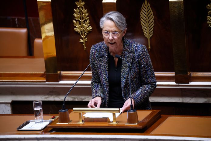 Premier Borne werd uitgejouwd in de Nationale Vergadering.