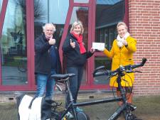 Burgemeester Nieuwenhuizen van De Wolden gaat Drenthe fietsend verkennen