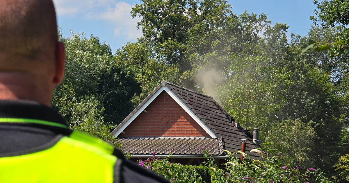 Veel rook bij schuurbrand Nieuwendijk Enschede