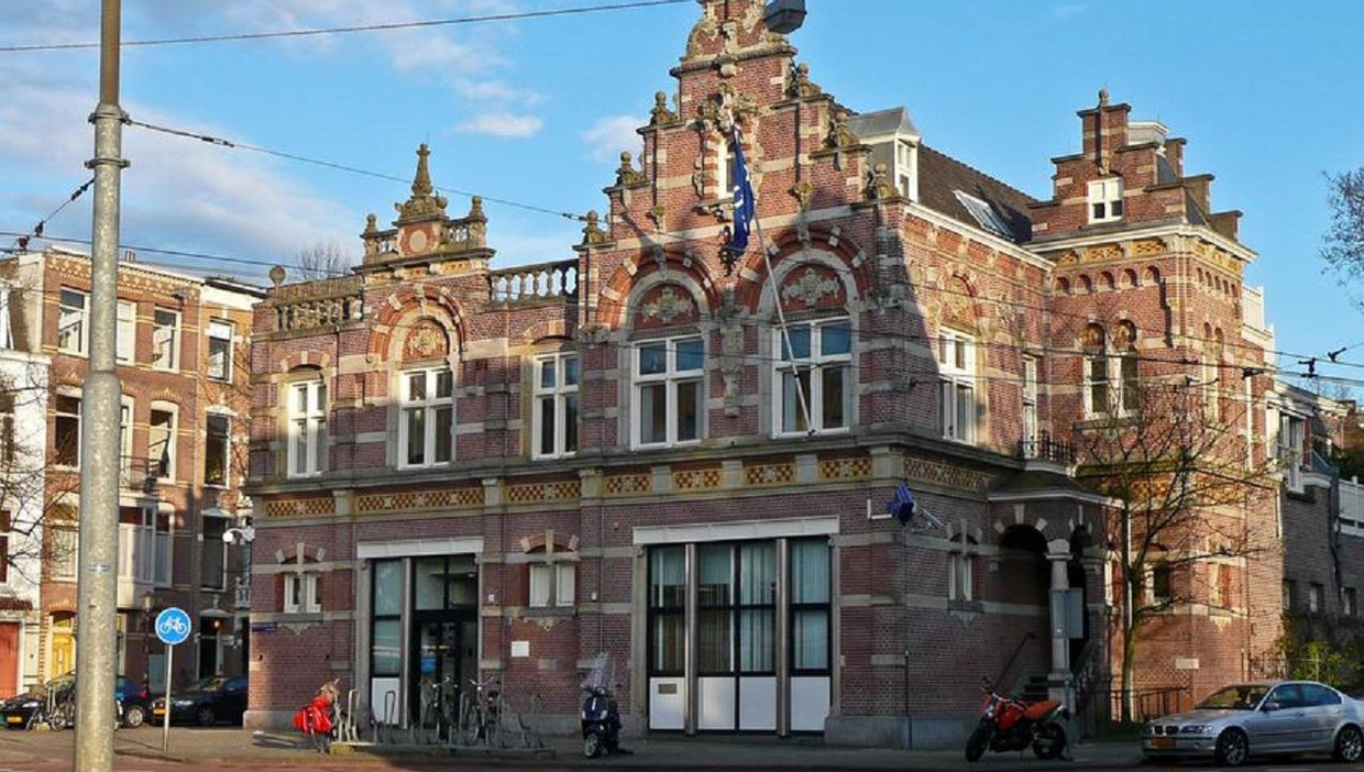 Het politiebureau aan de Koninginneweg in Amsterdam. Beeld Max Pam