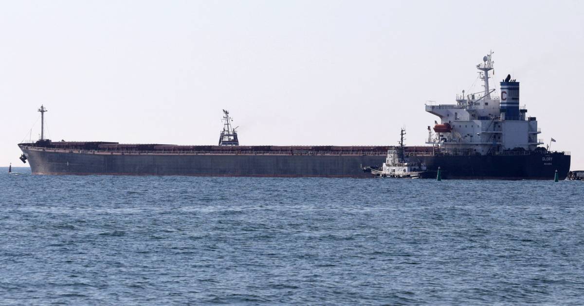 Nave cereali incagliata nel Canale di Suez rimessa a galla, piccolo ritardo per 21 navi |  All’estero