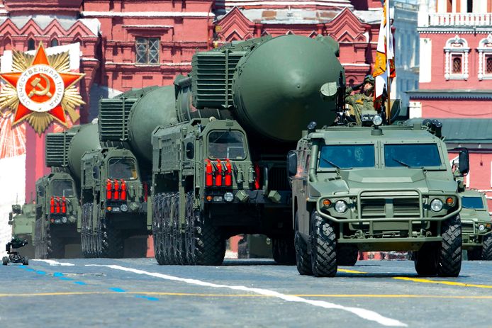 Ballistische raketten worden getoond tijdens een militaire parade in Moskou.