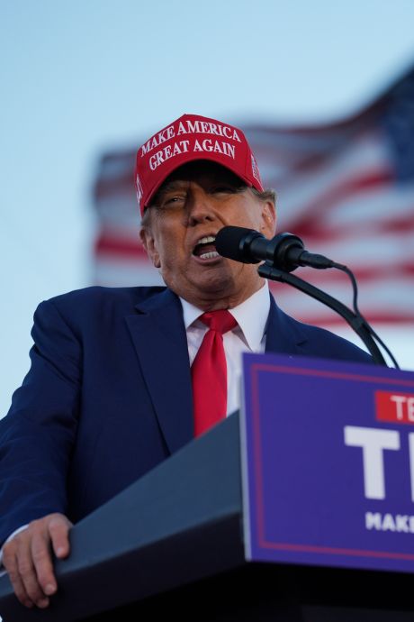 “Le serpent” : Trump ressort une chanson anti-migrants en meeting
