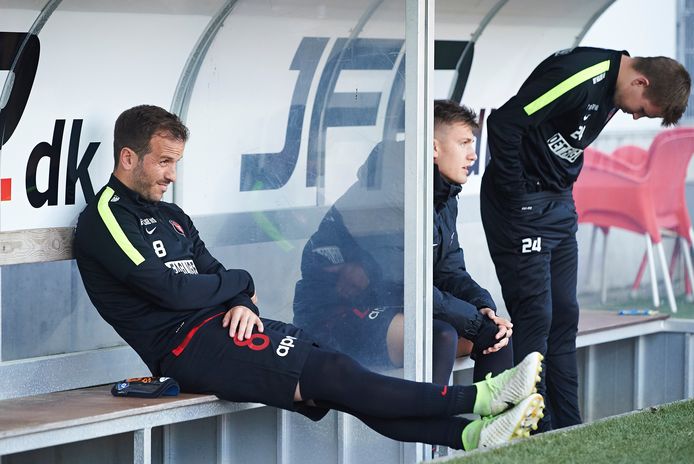 Van der Vaart ziet af op de bank bij FC Midtjylland.