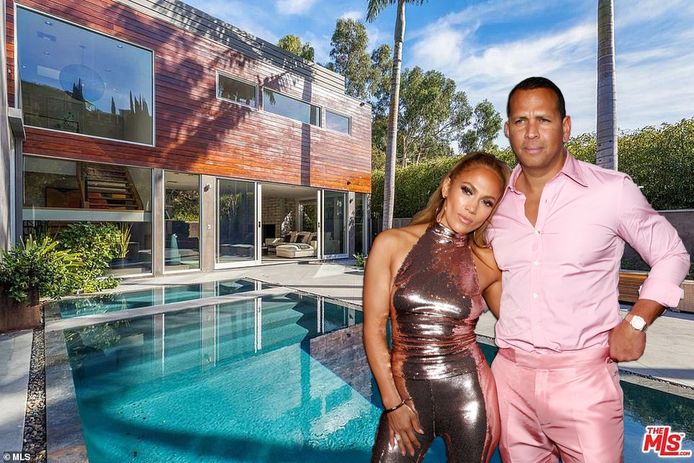Alexander heeft zijn villa te koop gezet om te gaan samenwonen met Jennifer Lopez, met wie hij sinds begin vorig jaar een koppel vormt.