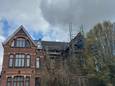 Het incident deed zich voor het in het rechtse huis, het gedeelte dat in de steigers staat