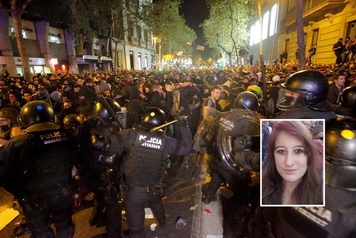 Onze reporter Stéphanie Romans zag hoe de protestanten opnieuw slaags geraakten met de oproerpolitie.