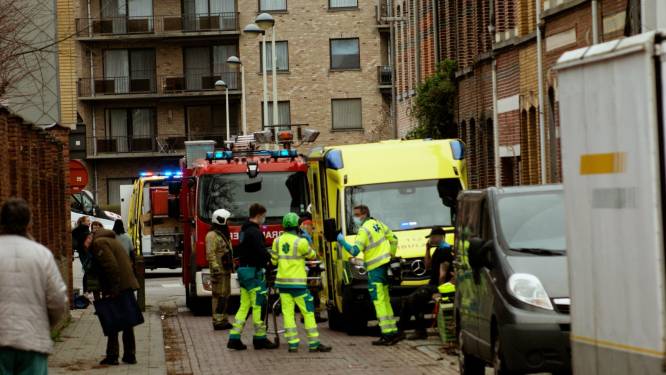 Drie bouwvakkers gewond nadat binnenmuur instort:  “De brokstukken vielen op hen”