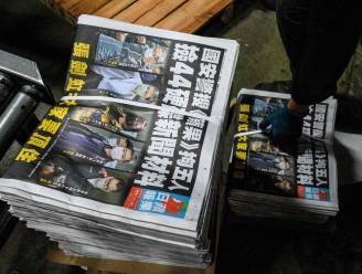 Prodemocratische krant Hongkong komt dag na inval op redactie met extra grote oplage, uitgever en hoofdredacteur in de cel