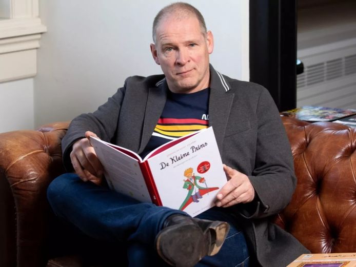 Erik van Muiswinkel leest voor uit zijn vertaling van De Kleine Prins