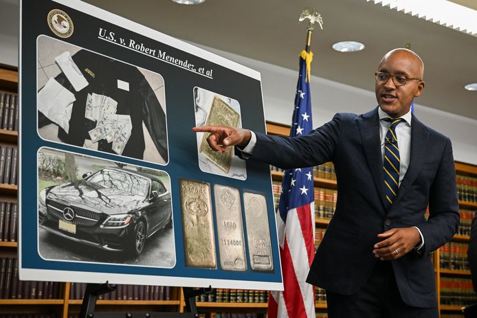 In a press conference, Prosecutor Damien Williams presents the evidence found against Senator Menendez: a jacket containing money and gold bars found during a search of a house and a Mercedes convertible.