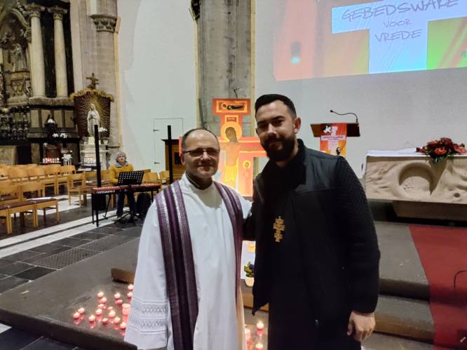200 gelovigen bidden in Sint-Martinuskerk voor vrede in Oekraïne: “Met indrukwekkende getuigenis van priester uit Lviv”